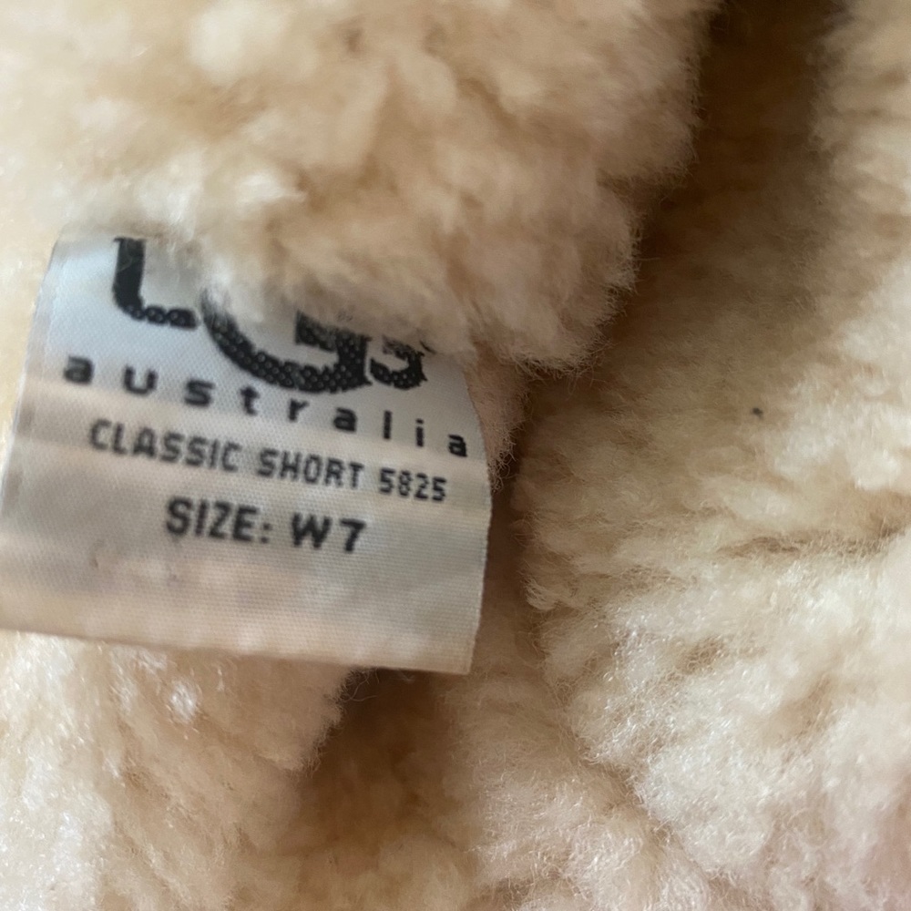 UGG Short Boot - Picture 3 of 7